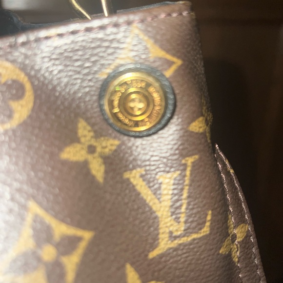 Beautiful Louis Vuitton Gaia. - Picture 8 of 13